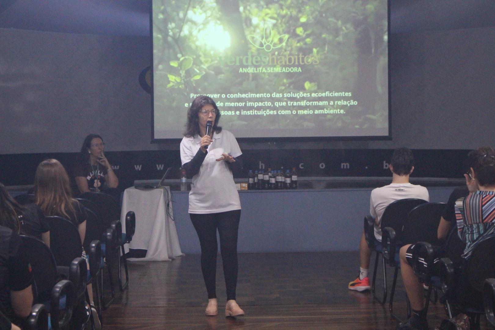 1st grade da Unidade Fundação Evangélica participam de conversa sobre ações do Projeto Lixo