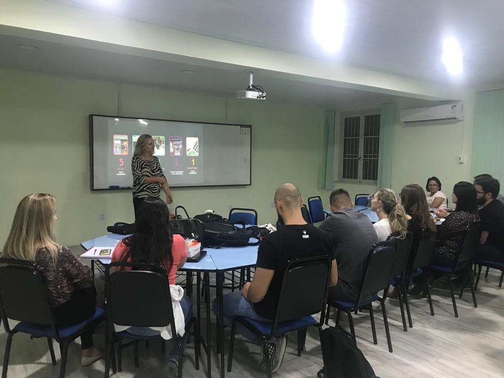 Acadêmicos de Administração participam de palestra sobre trajetória empreendedora