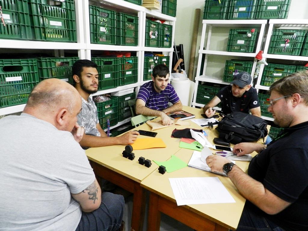 Acadêmicos desenvolvem produtos e aprendem sobre trabalho em equipe