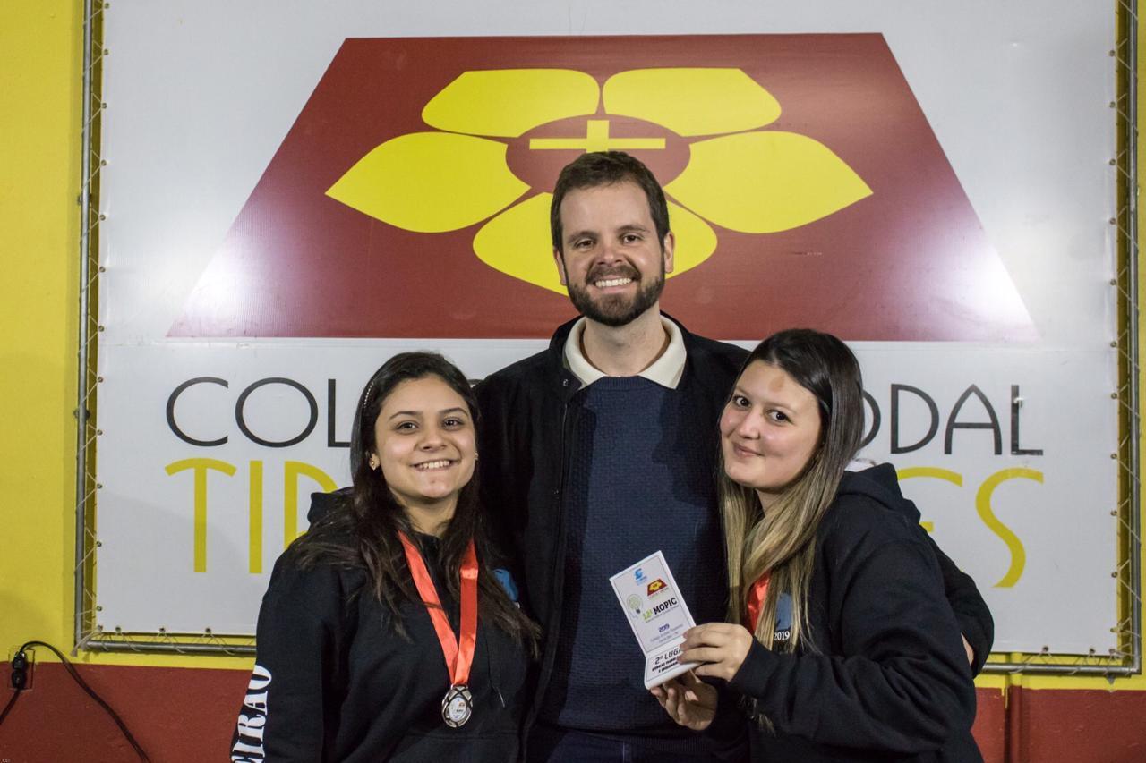 Alunas da IENH conquistam 2° lugar na categoria Ciências Tecnológicas e Engenharia da MOPIC