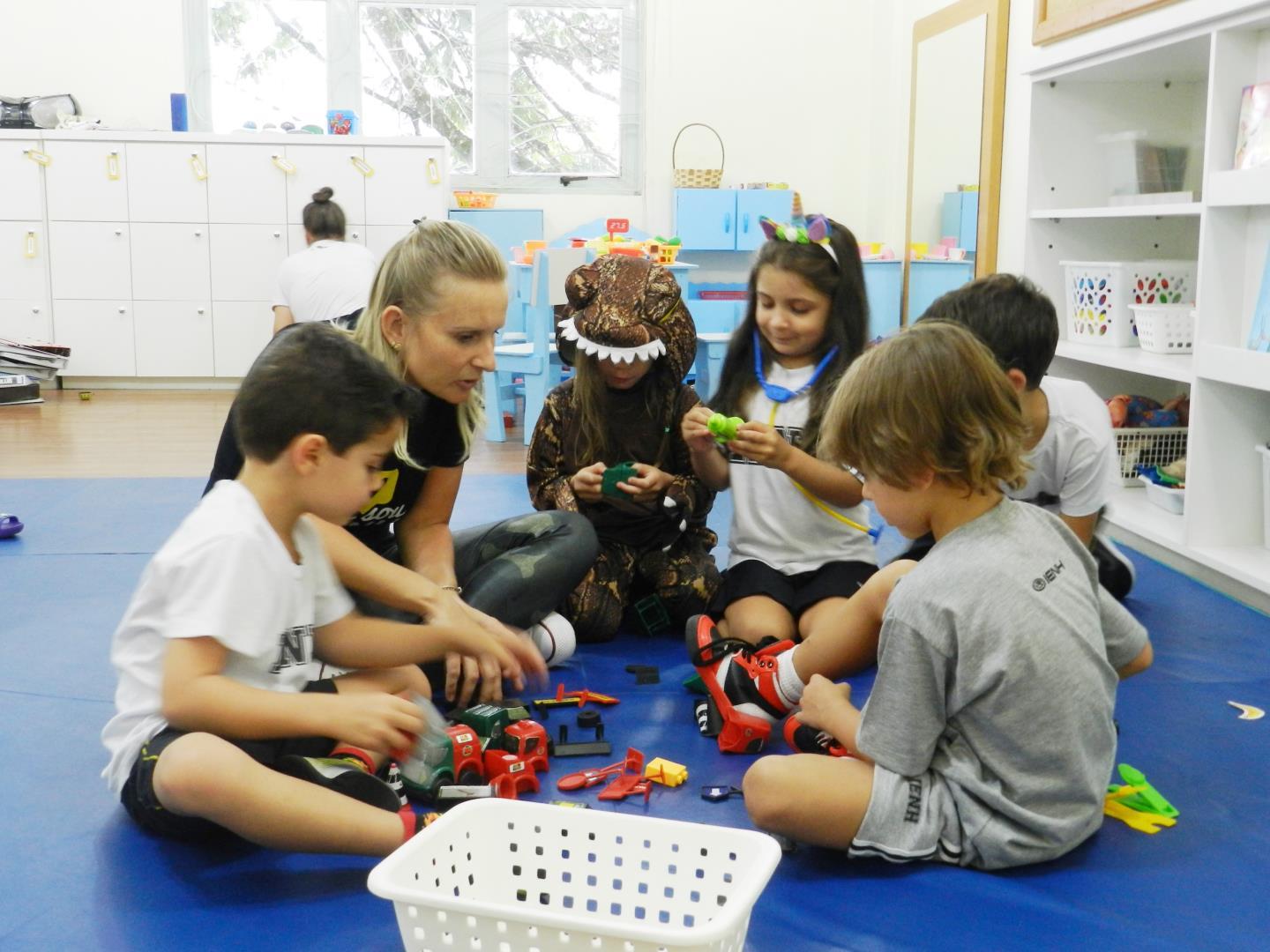 Alunos da Educação Infantil e 1º ano do Ensino Fundamental são recebidos na IENH