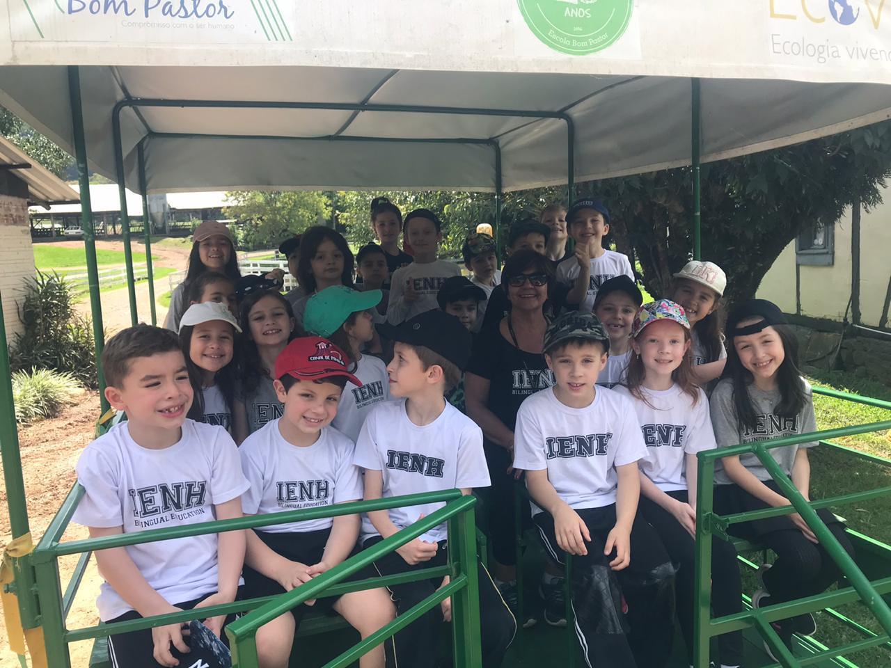 Alunos da IENH visitam escola em Nova Petrópolis e conhecem o Projeto Ecoviv