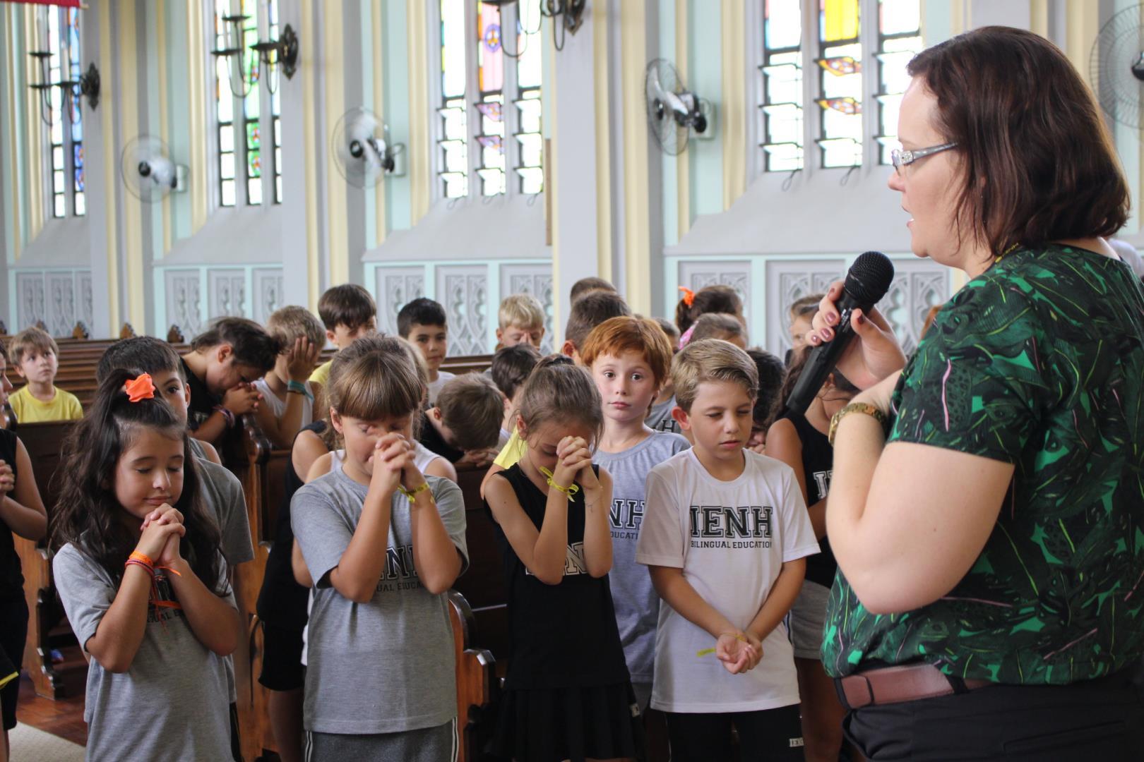 Alunos da Unidade Oswaldo Cruz participam da primeira meditação do ano na Igreja Ascensão