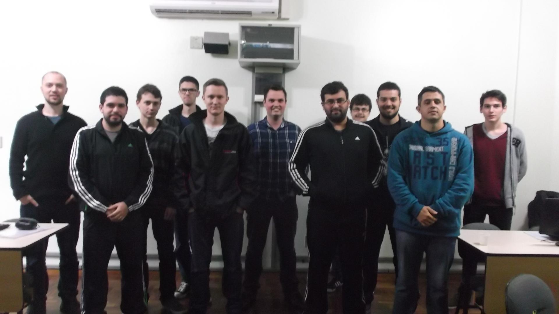 Alunos recebem certificados do Curso de Extensão em Linux