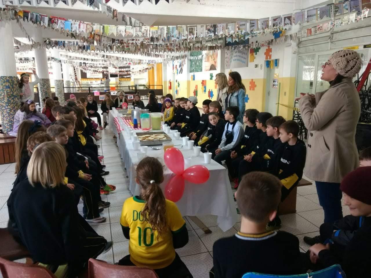 Aprendendo sobre a cultura da Rússia através da culinária na atividade “Worldcup Welcoming Day” 