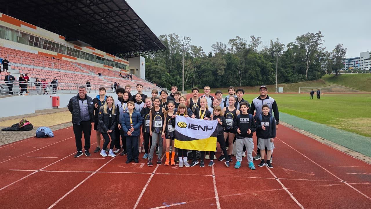 Atletismo da IENH conquista 14 medalhas no Troféu Lajeado