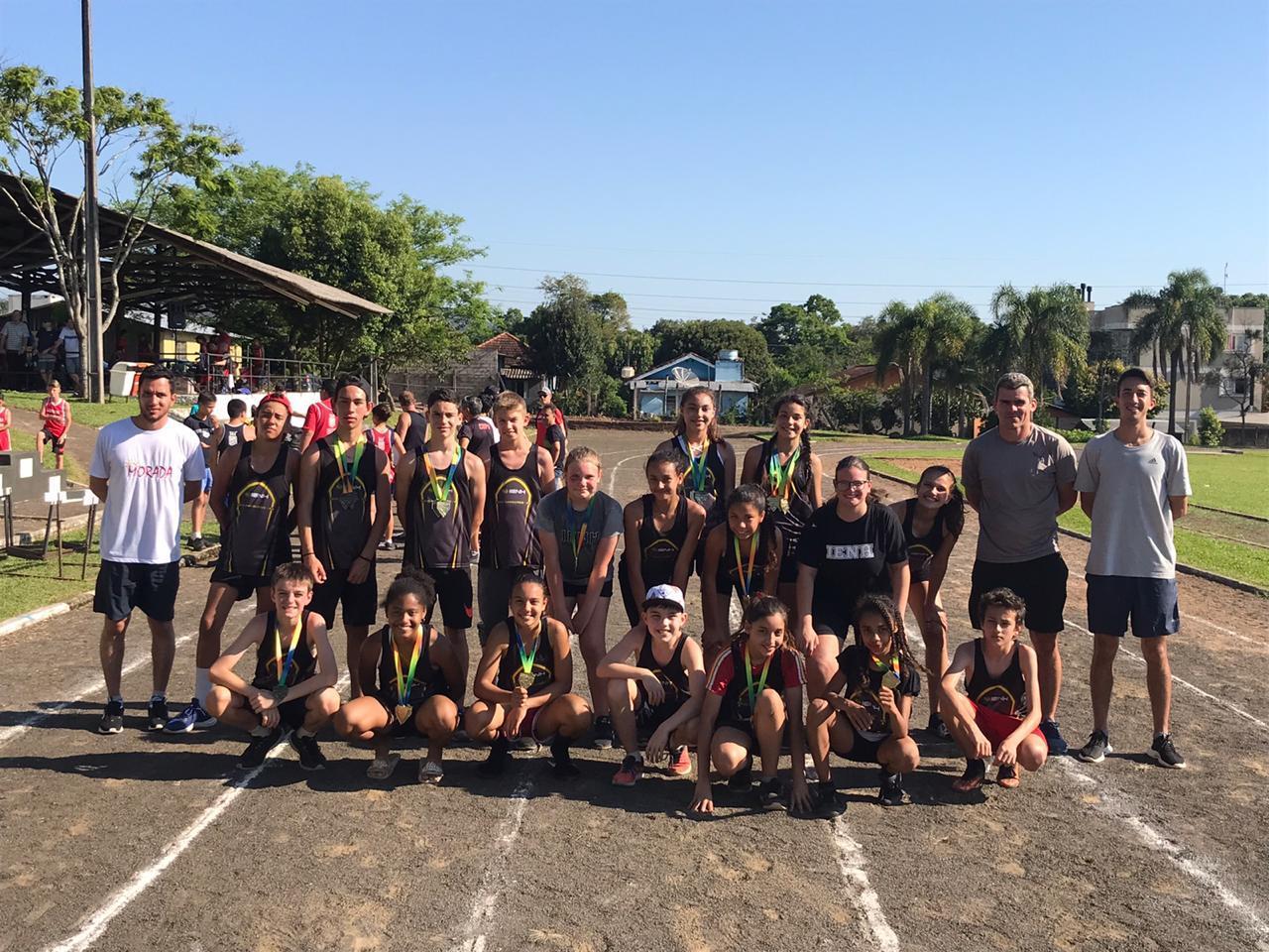 Atletismo da IENH é campeão no Campeonato Estadual de Atletismo sub-14 feminino