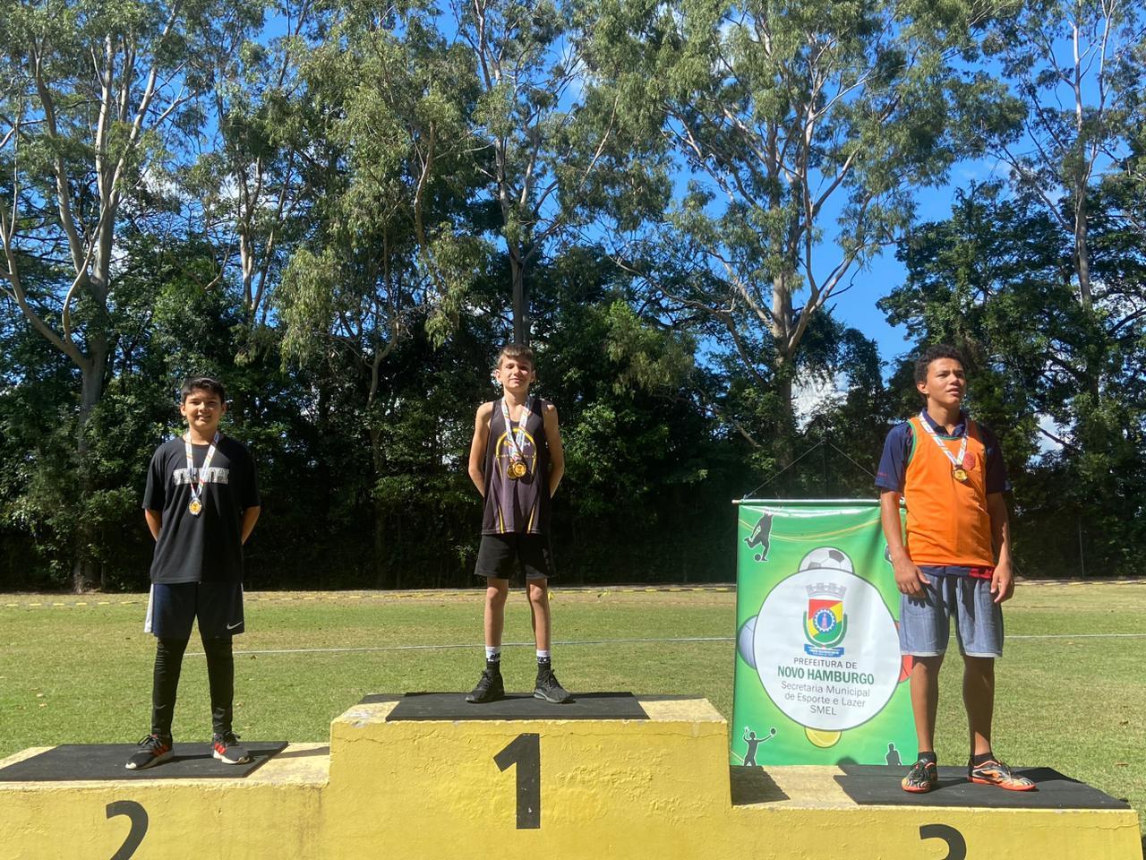 Atletismo da IENH é destaque na Olimpíada Escolar de Novo Hamburgo