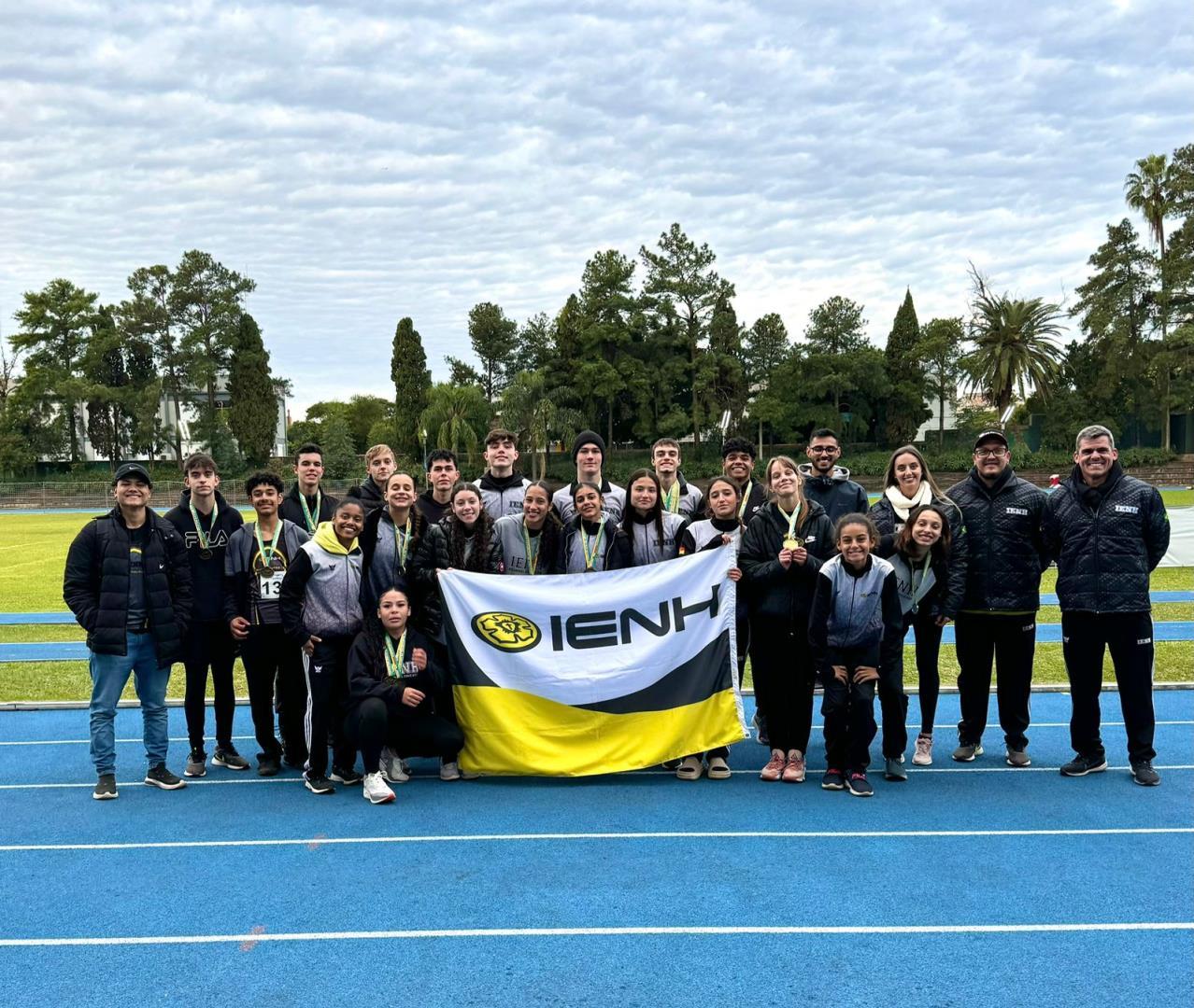 Atletismo da IENH é vice-campeão Estadual da categoria sub-18 Atletismo da IENH é vice-campeão Estadual da categoria sub-18