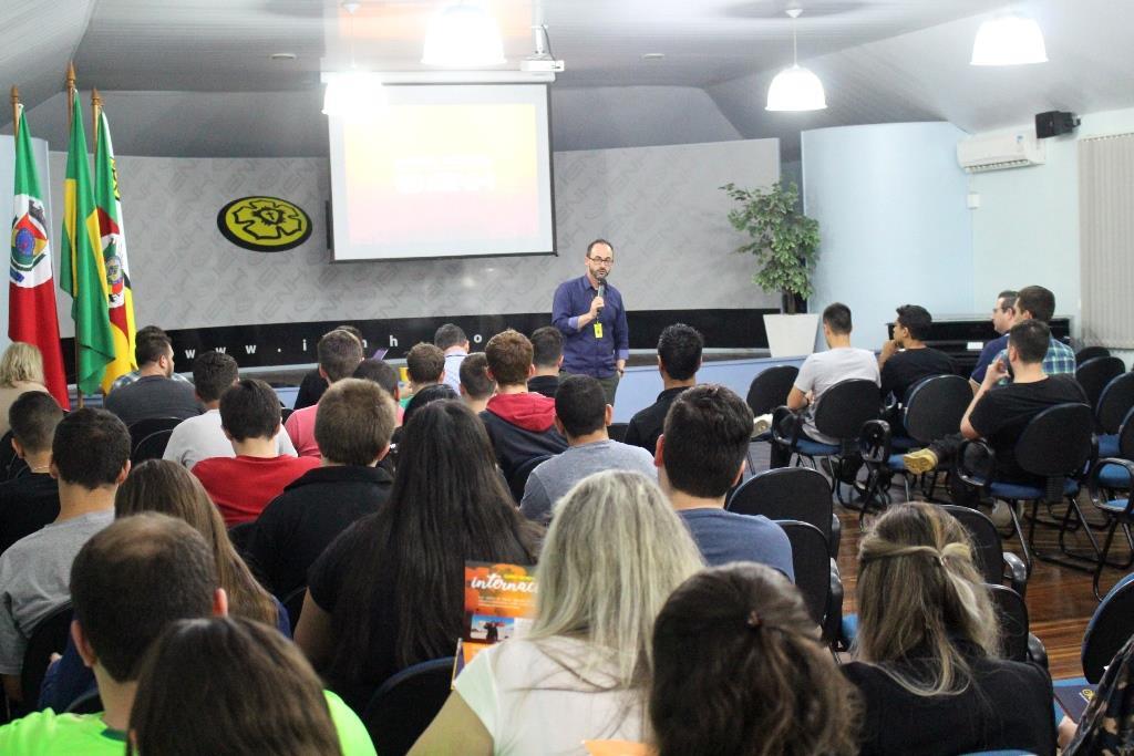 Campanhas de matrículas são apresentadas para alunos dos Cursos Técnicos e Faculdade IENH