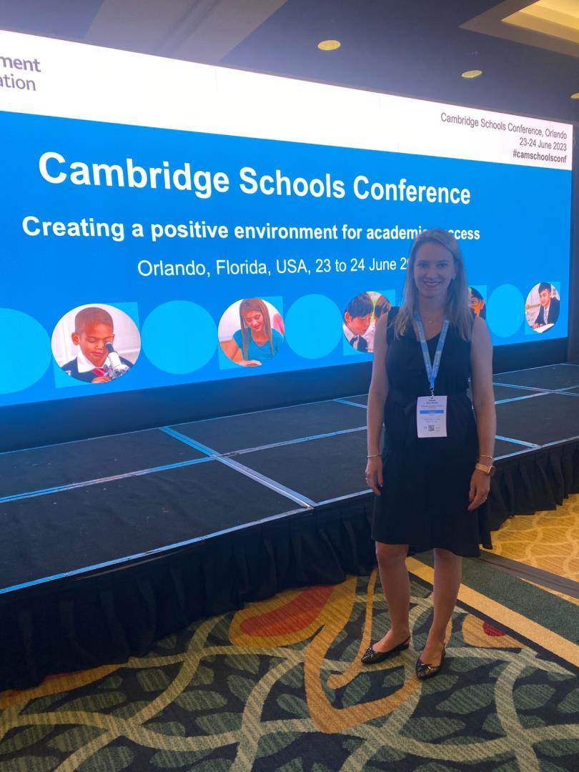 Coordenadora da Unidade Fundação Evangélica participa da Cambridge Schools Conference