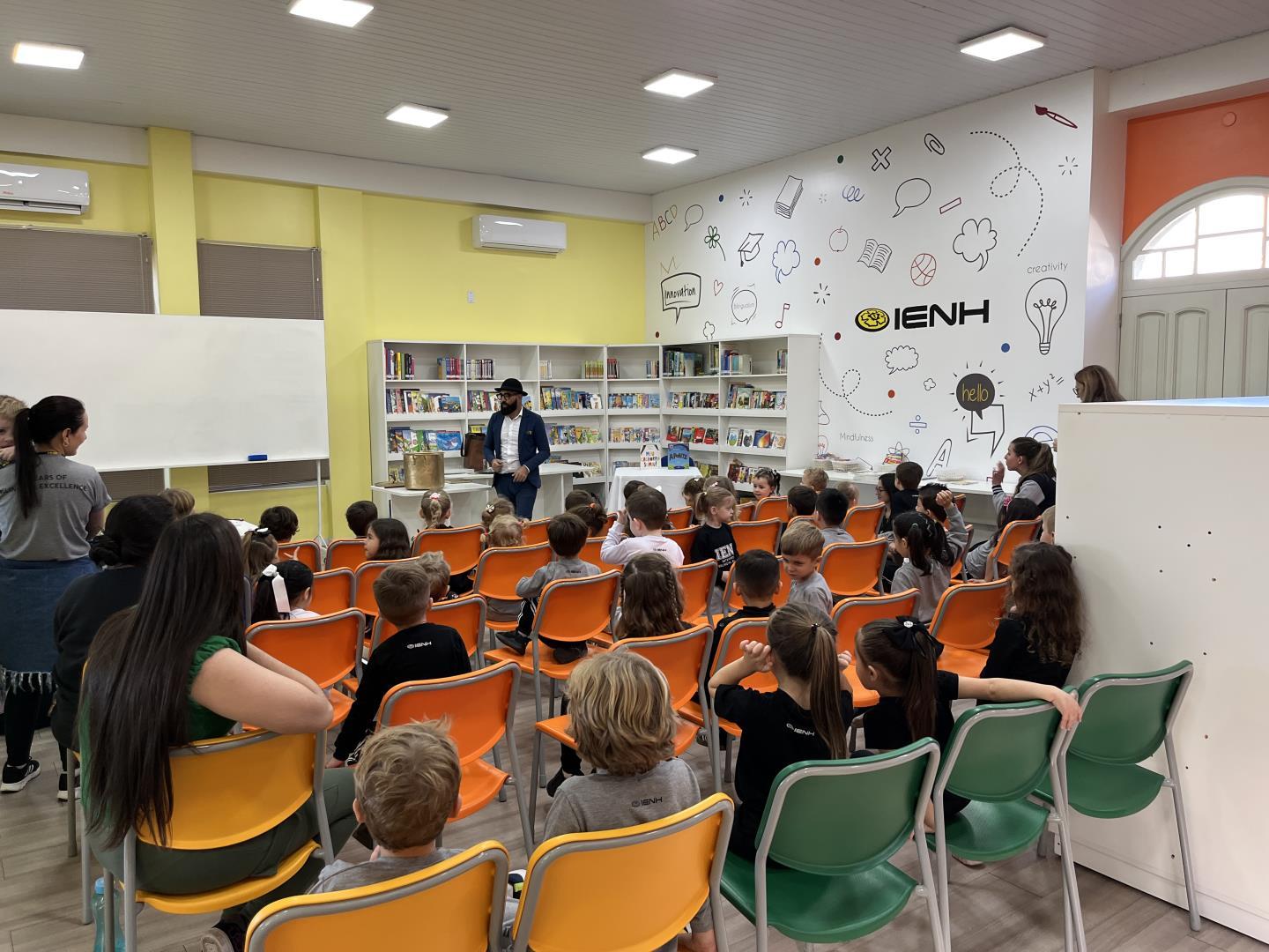 Crianças do Kindergarten 4 da Unidade Pindorama participam de vivências criativas e literárias