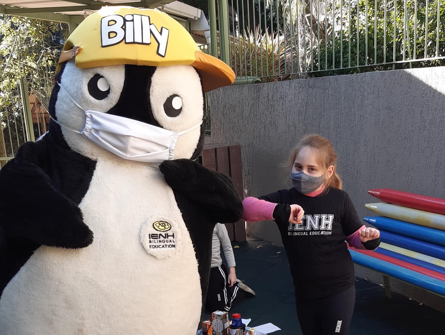 Crianças do Nível 5 recebem a visita do Billy no projeto Supermarket