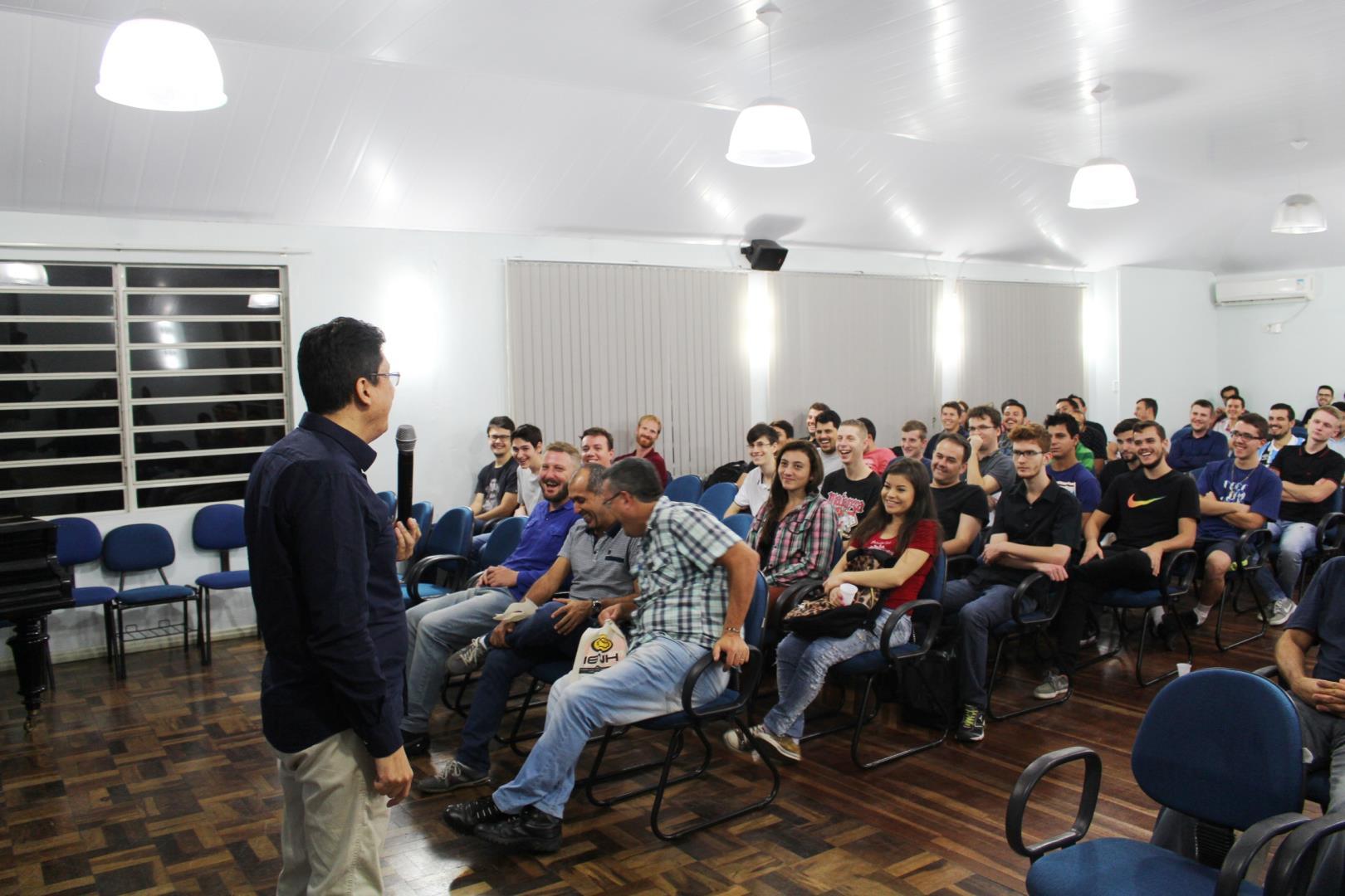 Cursos de Tecnologia da Faculdade IENH promovem aula sobre o futuro da TI