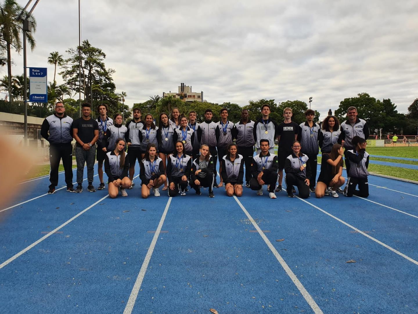 Equipe de Atletismo da IENH é vice-campeã Estadual da categoria sub-20