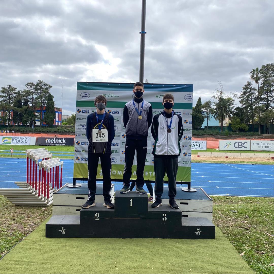 Equipe de Atletismo da IENH é vice-campeã estadual sub-16 