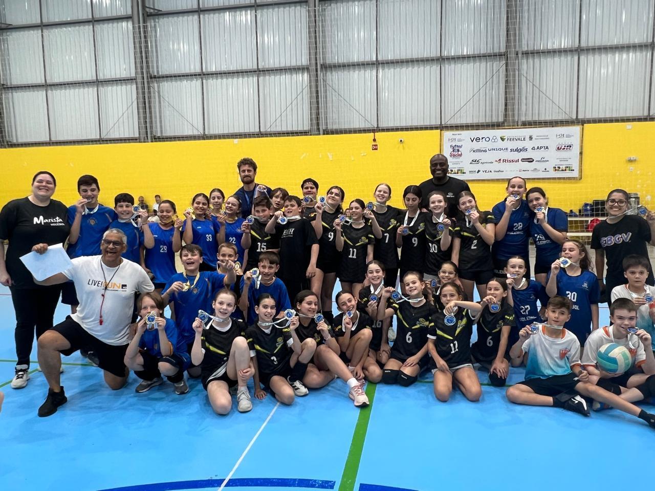 Equipe de Vôlei da IENH conquista pódios nas Olimpíadas Escolares de Novo Hamburgo
