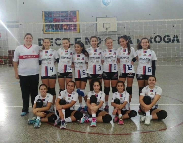 Equipe mirim feminina de vôlei apoiada pela IENH fica entre as oito melhores em torneio na Argentina