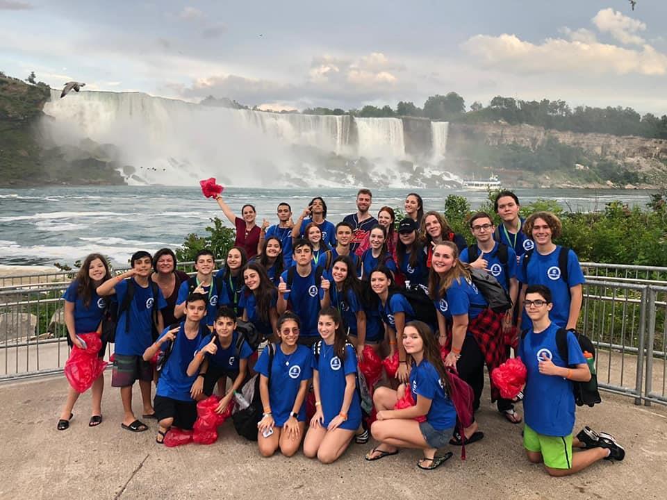 Estudantes bilíngues participam de programação intensa de aprendizado e diversão no Canadá