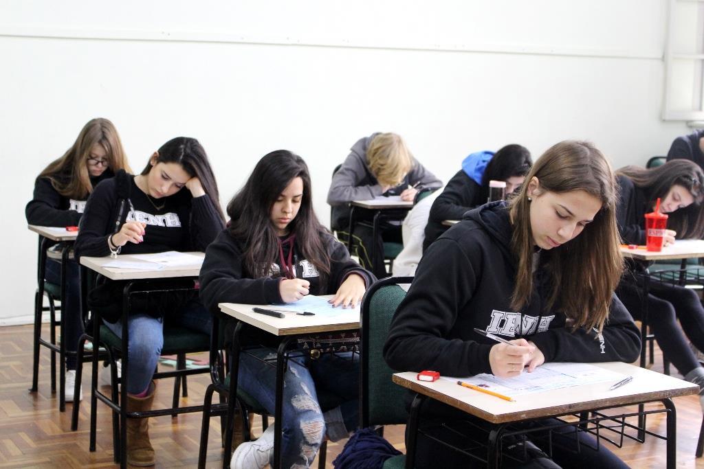 Estudantes da IENH realizam Olimpíada Brasileira de Matemática