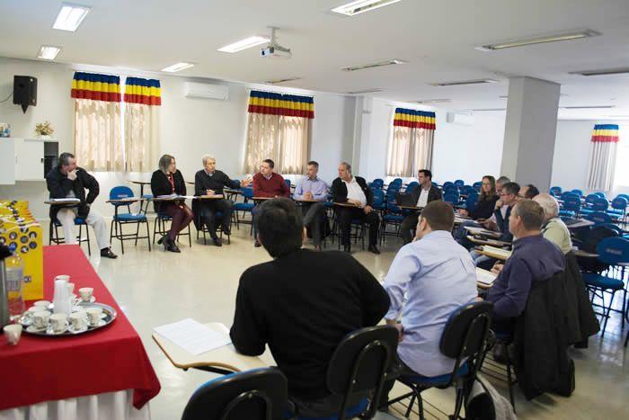 Faculdade IENH participa da reunião do Fórum das Faculdades Comunitárias