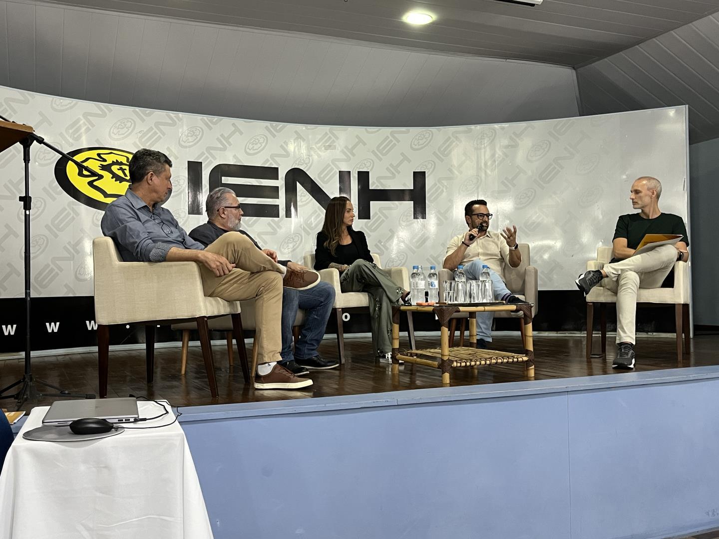 Faculdade IENH realiza evento sobre Inteligência Artificial e Negócios