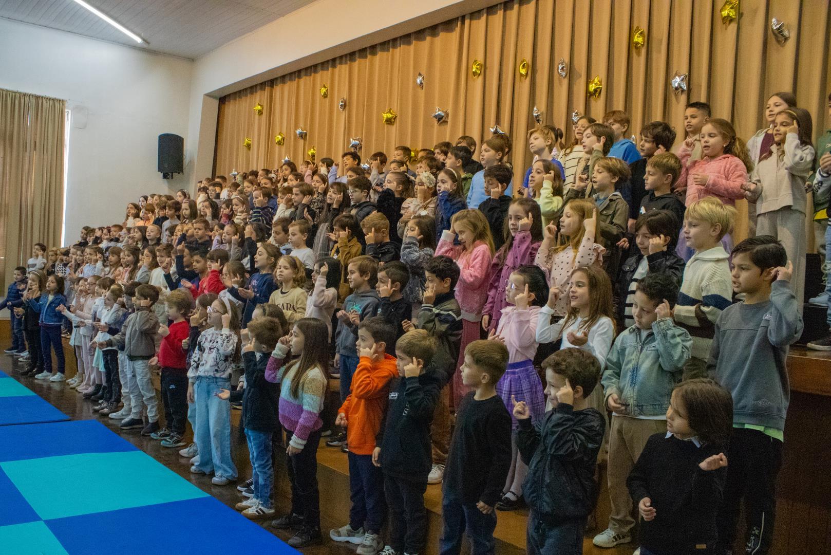 Famílias celebram o Dia das Mães em manhã especial na IENH
