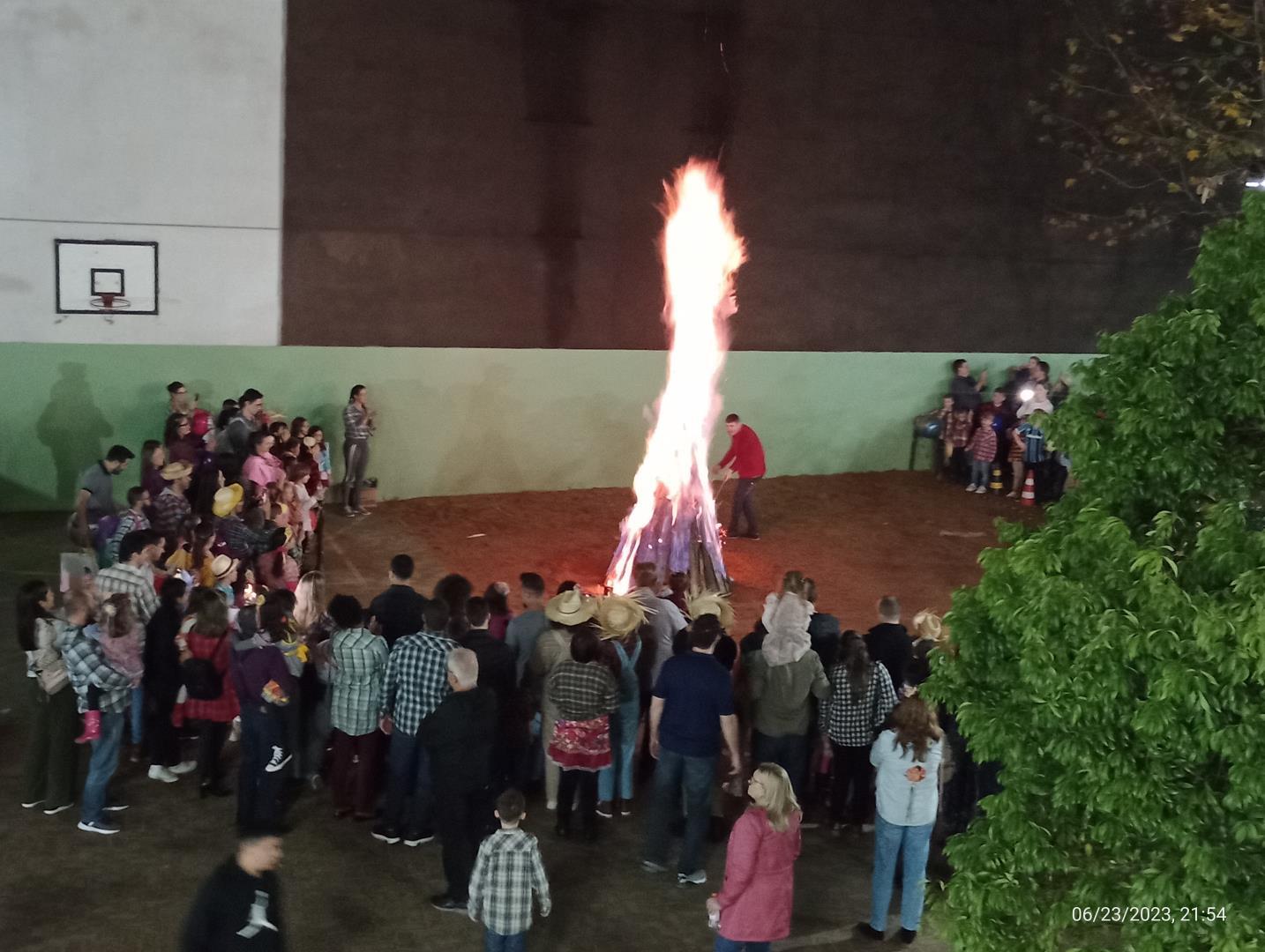 Festa de São João da Unidade Oswaldo Cruz propicia momentos de diversão entre a comunidade escolar