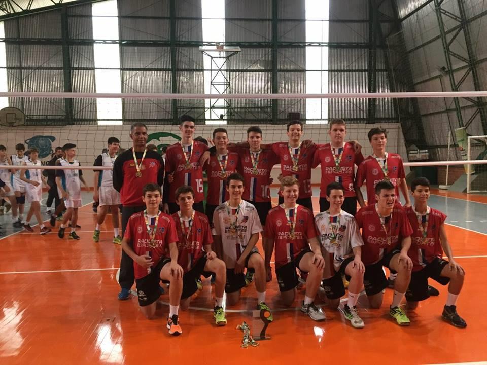 Final de semana com subidas ao pódio para equipes de vôlei apoiadas pela IENH