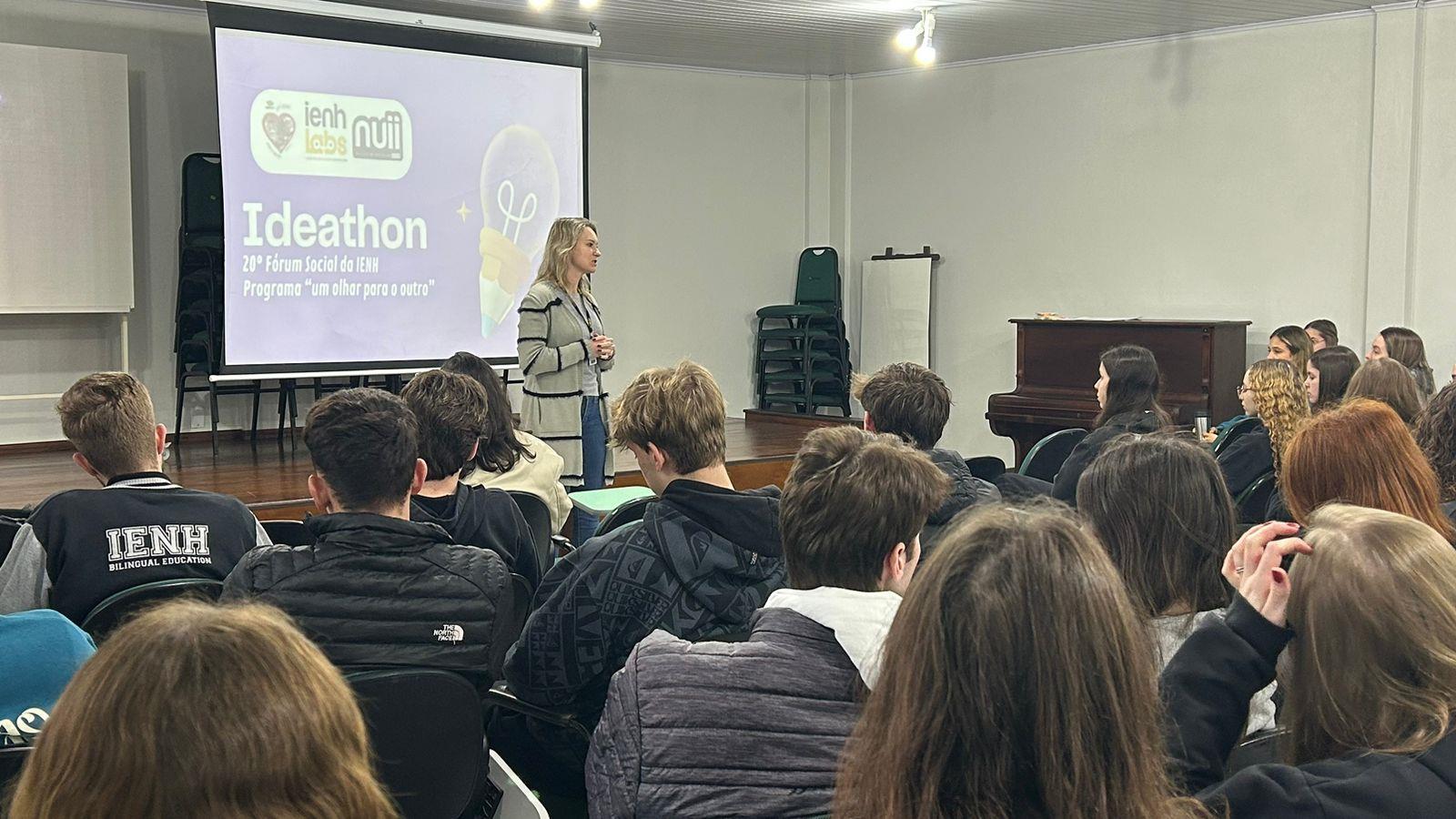 Fórum Social promove integração entre estudantes e organizações sociais Fórum Social promove integração entre estudantes e organizações sociais