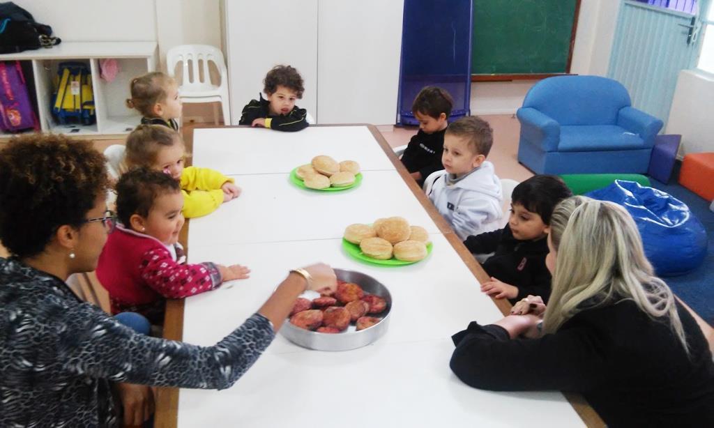 Hambúrguer vegetariano é preparado no projeto “Alimentação saudável: deliciosas descobertas”