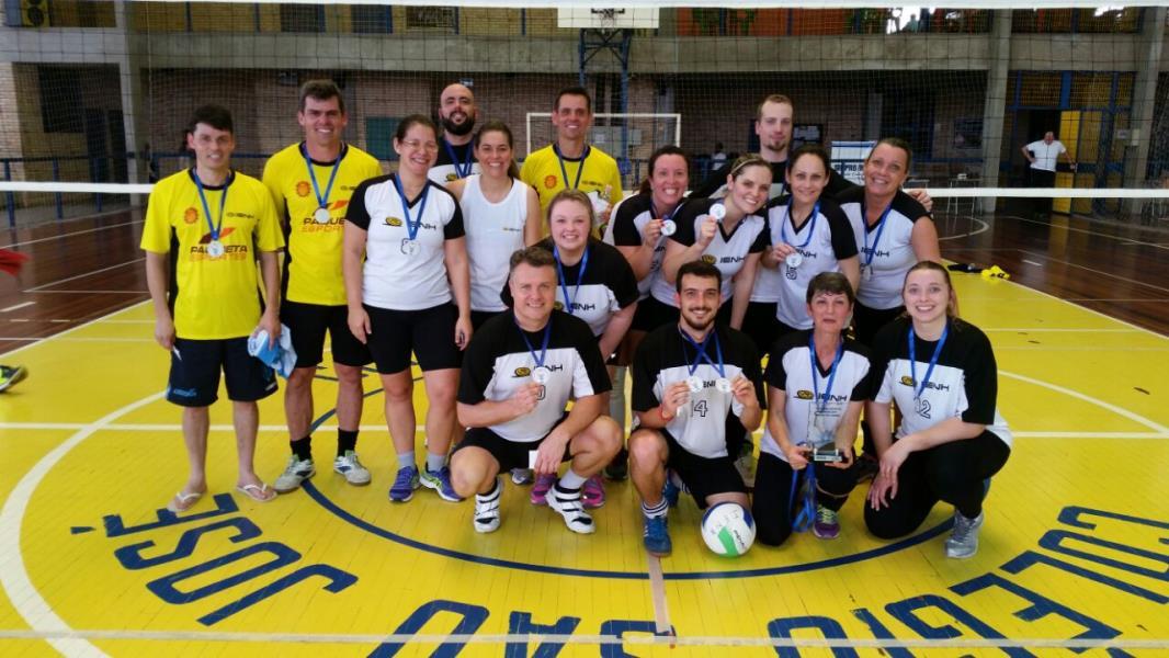 IENH campeã nos jogos de futsal e vôlei do Sinpro