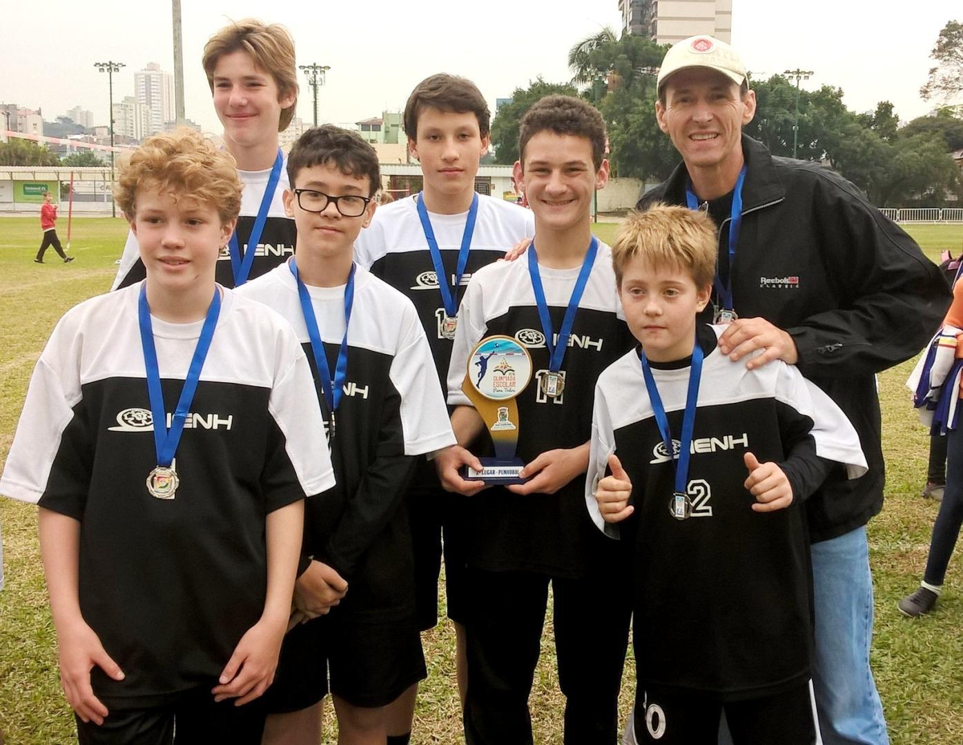 IENH é campeã sub-13 e vice-campeão sub-15 da competição de Punhobol da Olimpíada Escolar de NH