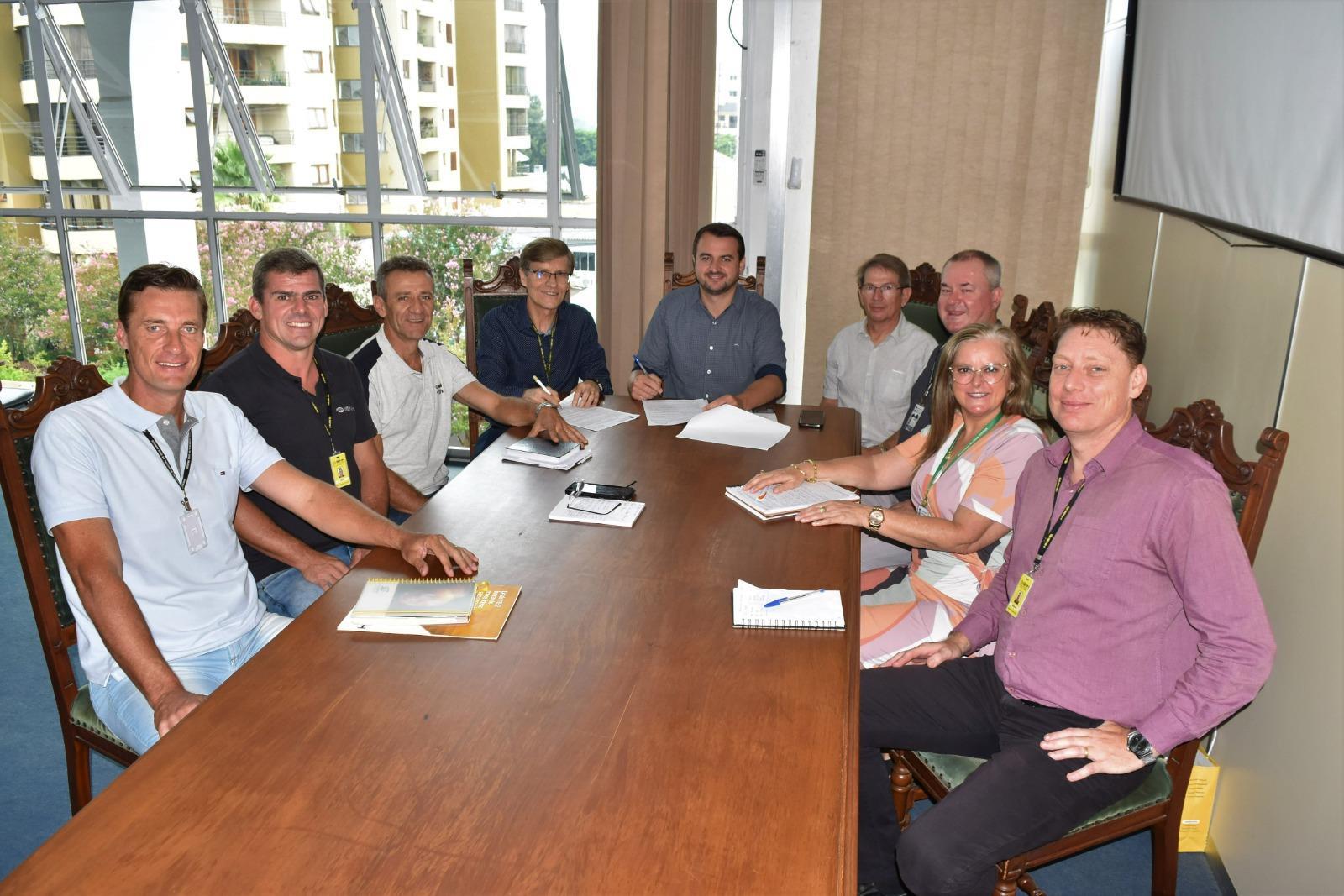 IENH e Prefeitura de Dois Irmãos firmam parceria para projeto de atletismo