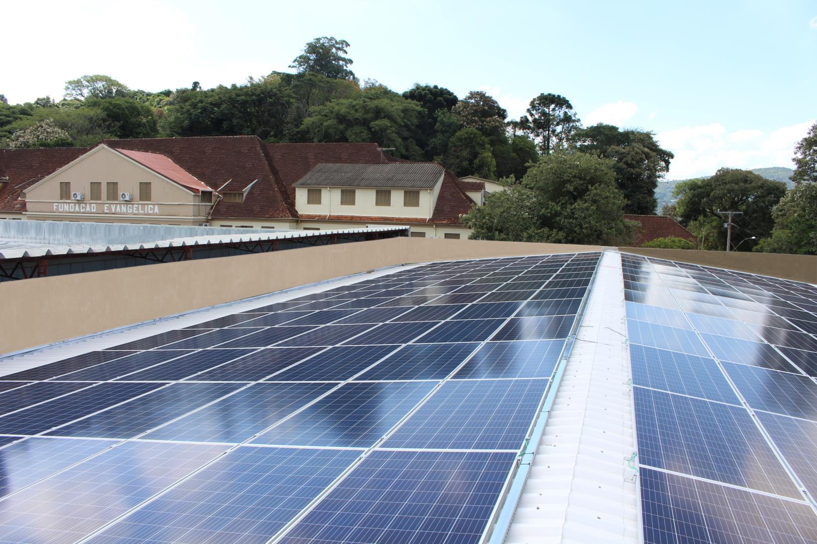 IENH inaugura sistema de geração de energia solar fotovoltaica na Unidade Fundação Evangélica
