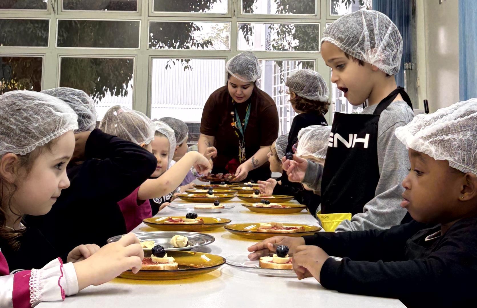 Kindergarten 4C da Unidade Pindorama explora inglês e criatividade em Cooking Class Kindergarten 4C da Unidade Pindorama explora inglês e criatividade em Cooking Class