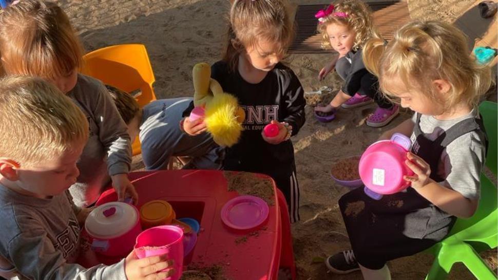 Música instiga atividade de explorações de sons, cooking class e brincadeiras ao ar livre