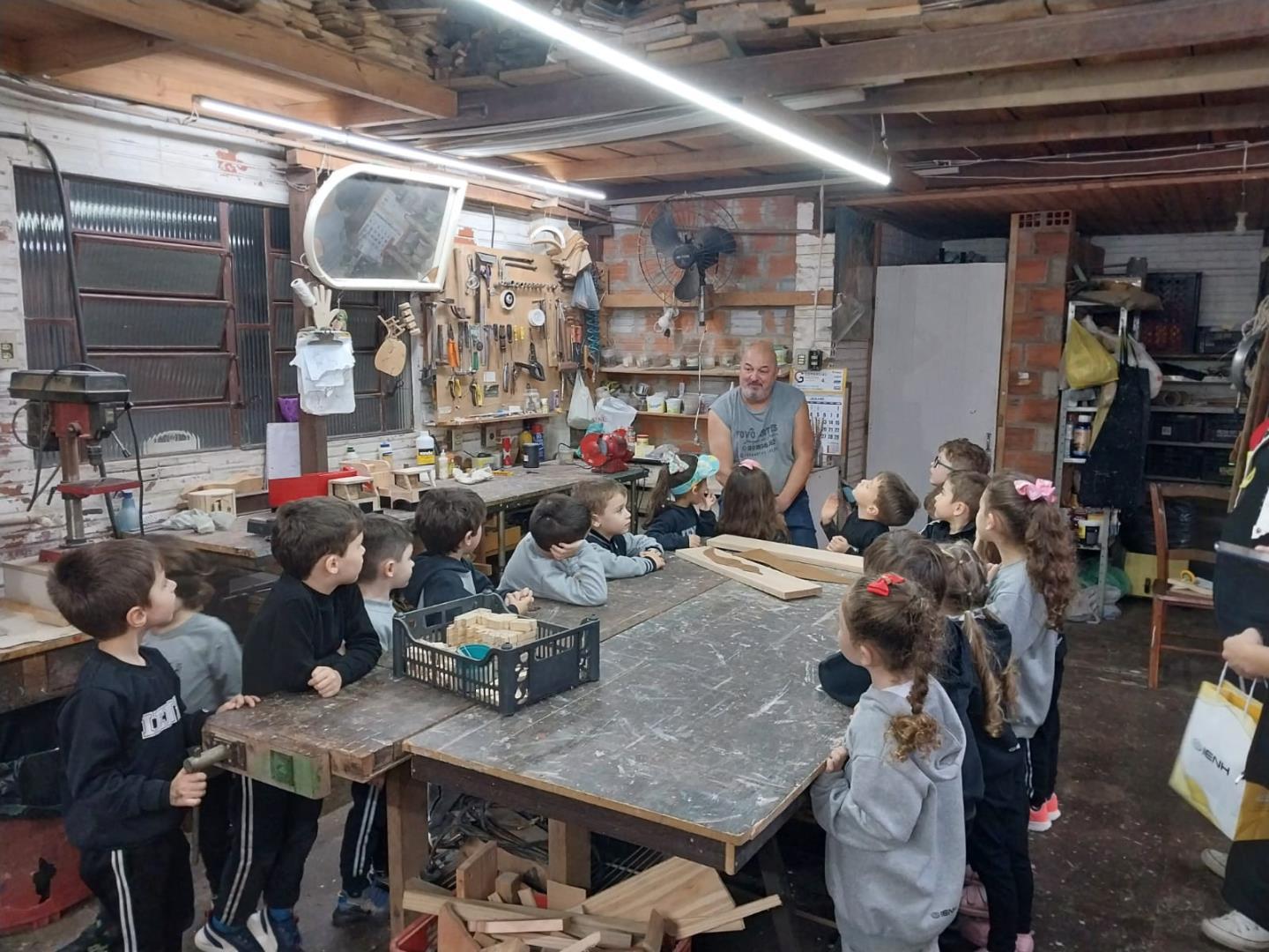 Nível 4B visita Ateliê de Brinquedos de Madeira Vovô Artes Nível 4B visita Ateliê de Brinquedos de Madeira Vovô Artes