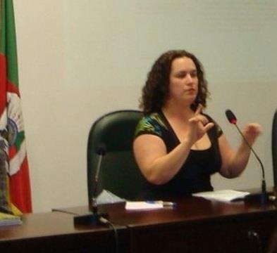 Professora da IENH apresenta estudo em seminário internacional