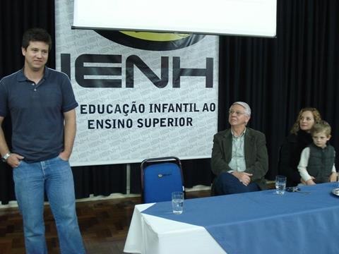 Ex-aluno fala sobre vida e carreira para estudantes