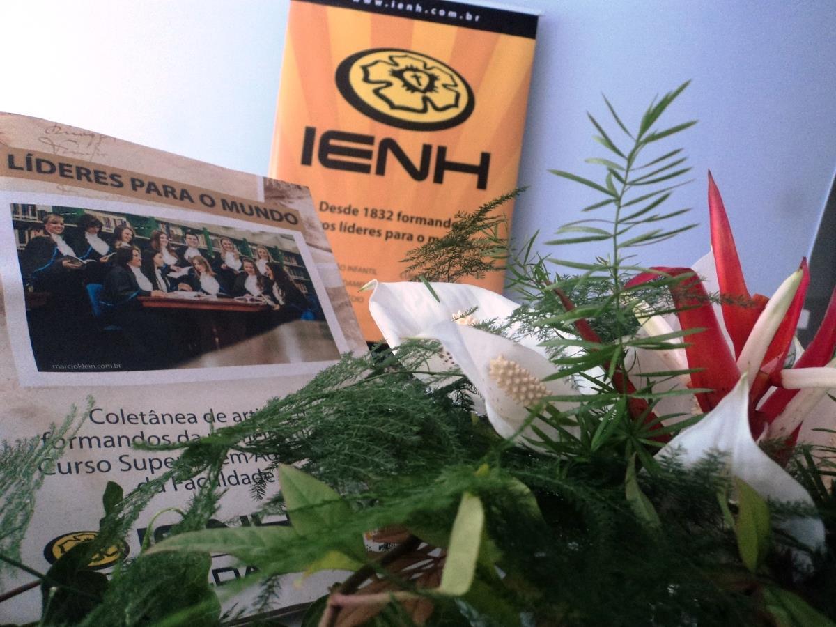 Formandos da Primeira Turma da Faculdade IENH lançam Revista Comemorativa