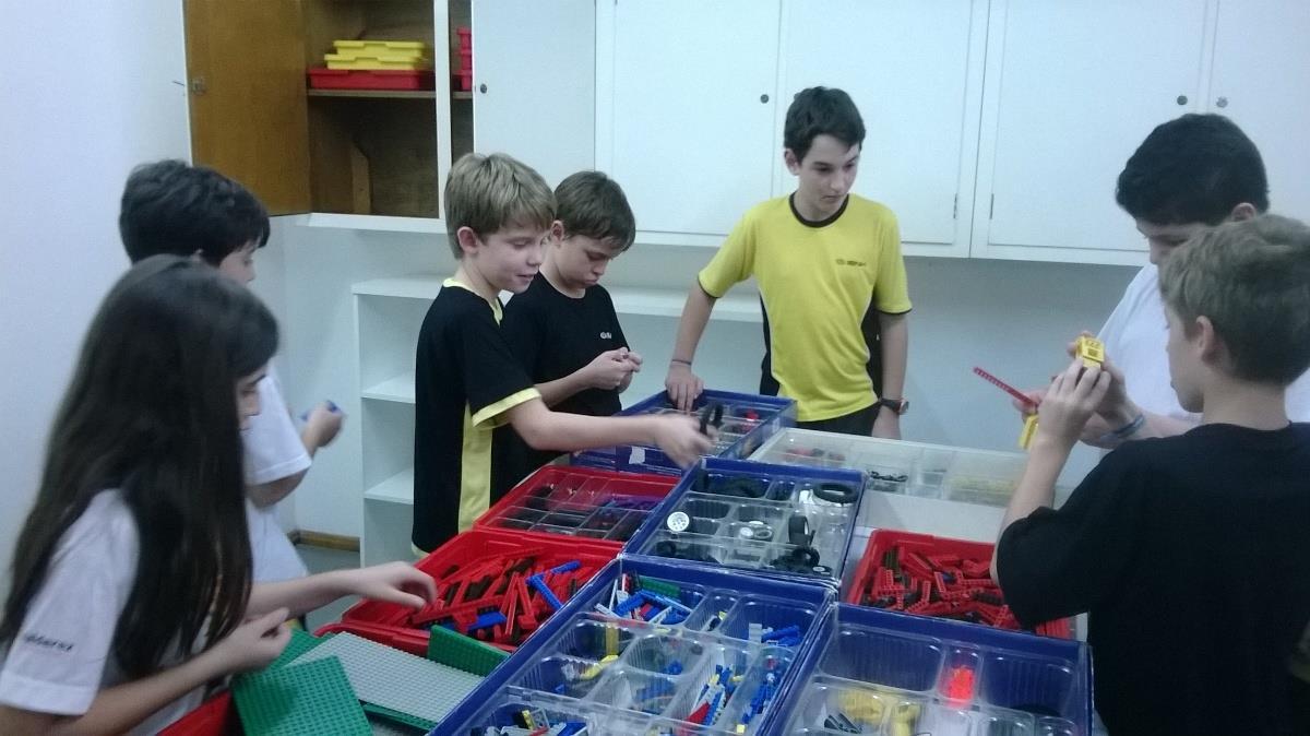 Alunos das Unidades Pindorama e Oswaldo Cruz participam de aulas de robótica