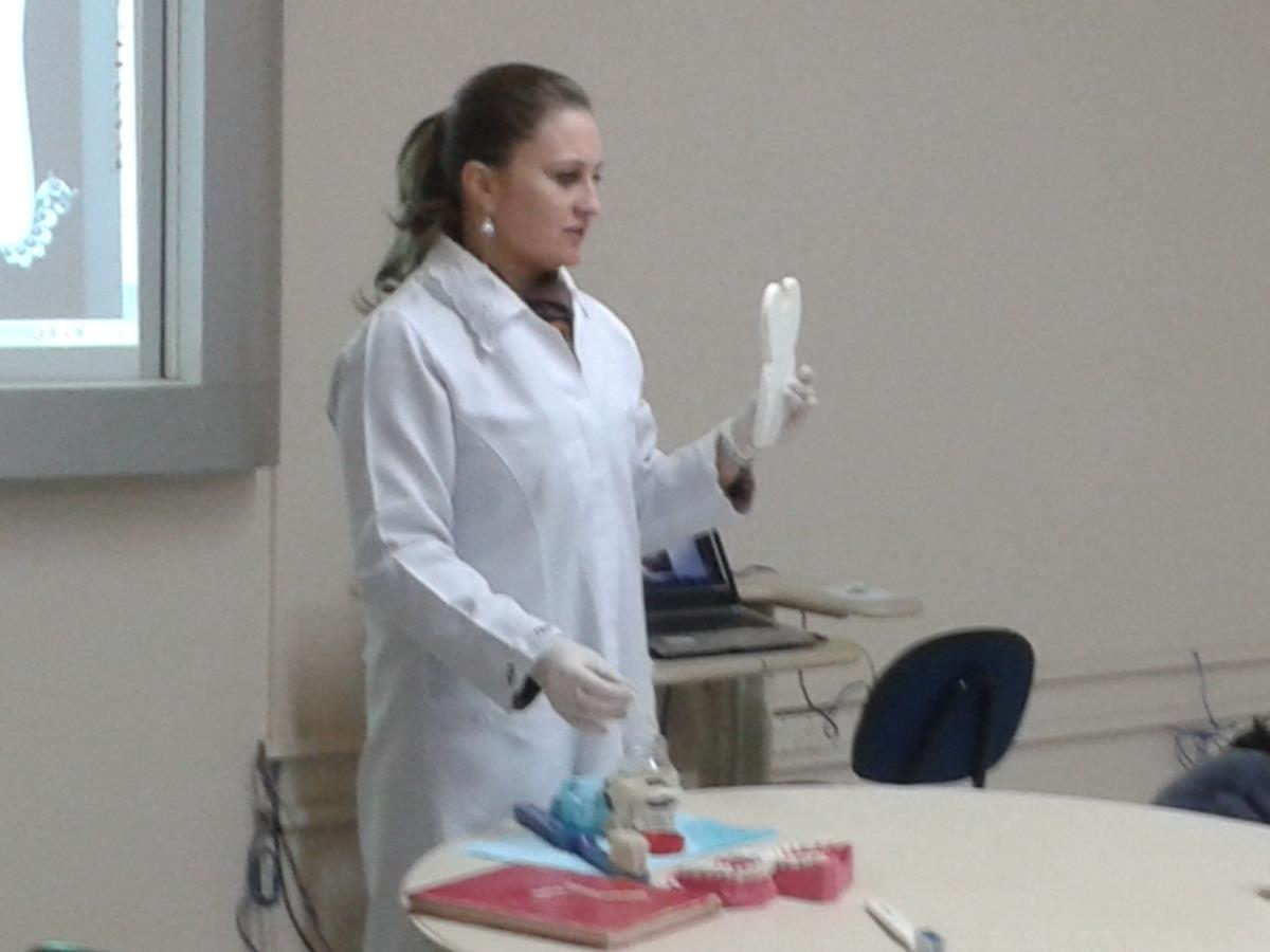 Turmas do 3º ano recebem visita de Dentistas