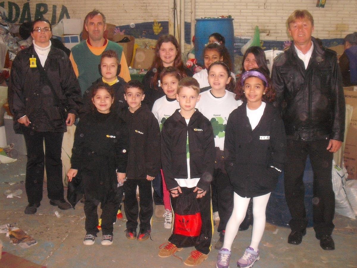 Monitores Ecológicos visitam a Central de Catadores