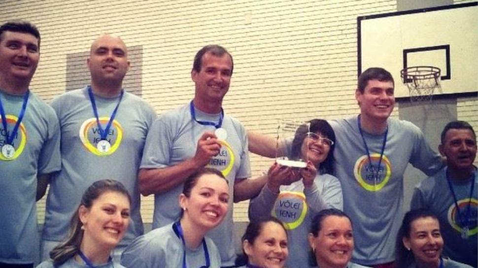 Colaboradores da IENH conquistam o bicampeonato de vôlei nos Jogos do SINPRO