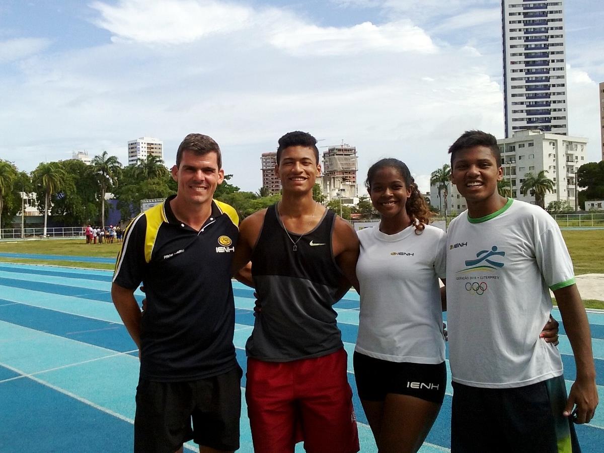 Equipe de Atletismo da IENH conquista medalhas e quebra recorde no Campeonato Brasileiro Escolar