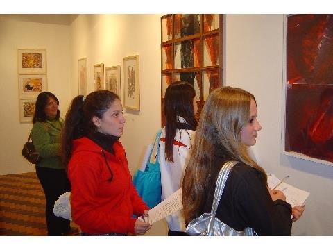 Alunas do Curso Normal fazem visita de estudos na Pinacoteca da Feevale