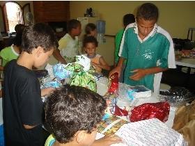 IENH, Unidade Pindorama entrega doações de Natal para entidades