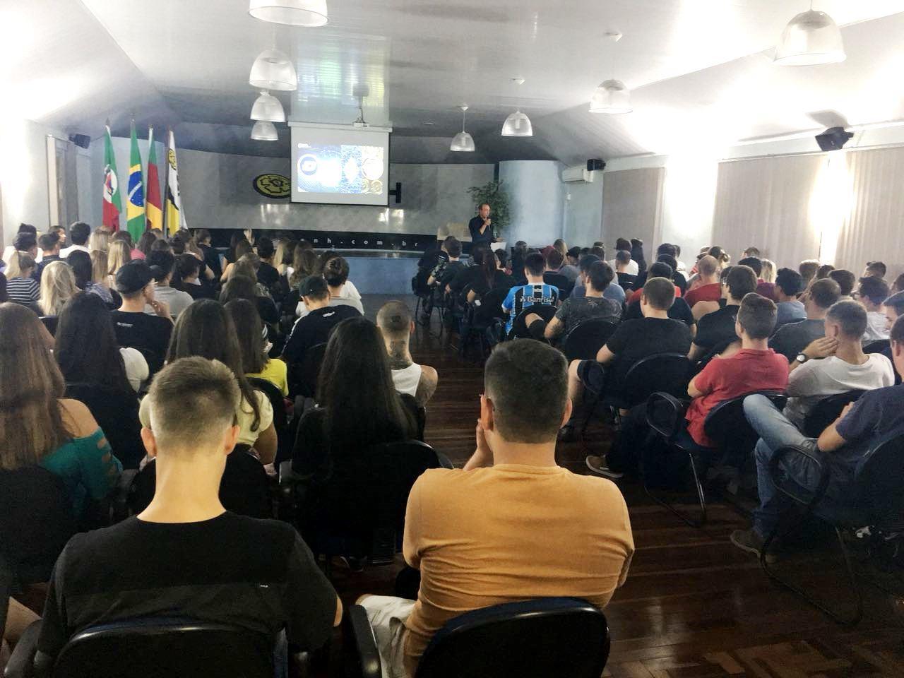 Novos alunos dos Cursos Técnicos da IENH são recepcionados