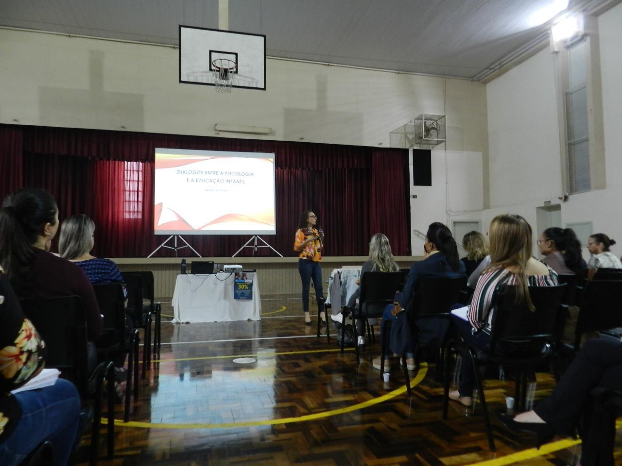 Palestra promovida pela Faculdade IENH debate a abordagem Pikleriana na Educação Infantil